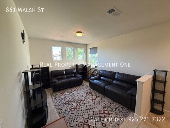 Building Photo - 861 Walsh St