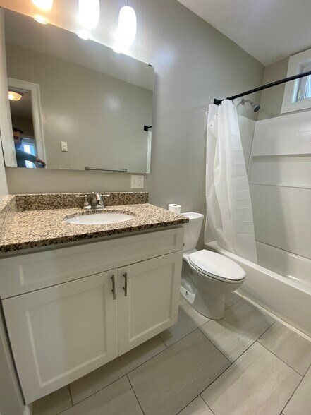 Building Photo - 17 Maywood St