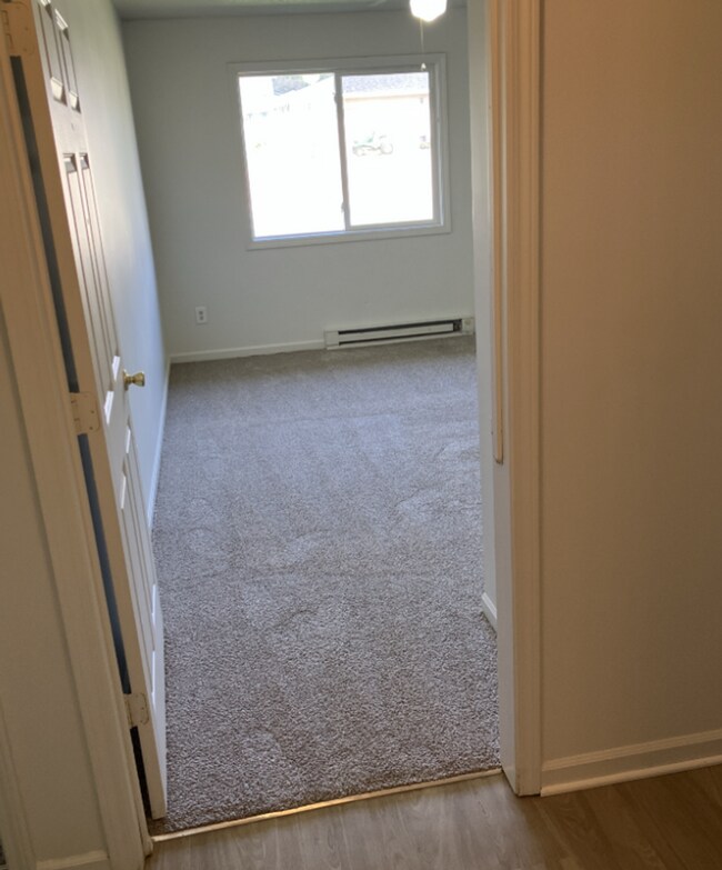 Building Photo - 3 Bedroom Home for rent in Newton, IA