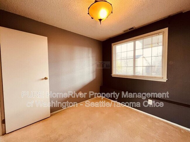 Building Photo - 4215 N Vassault St