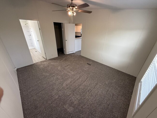 Building Photo - Charming 3 bed 2 bath on 1 acre lot