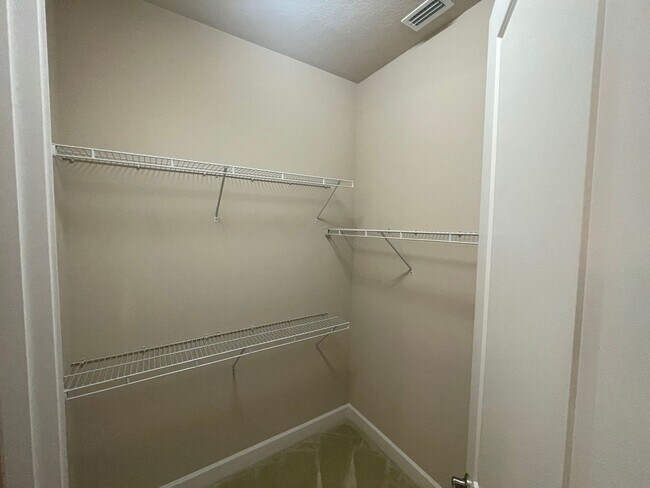 Building Photo - Beautiful 3 Bedroom 3 Bathroom home in Pla...
