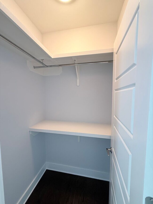Building Photo - 3 bedroom/2.5 baths
