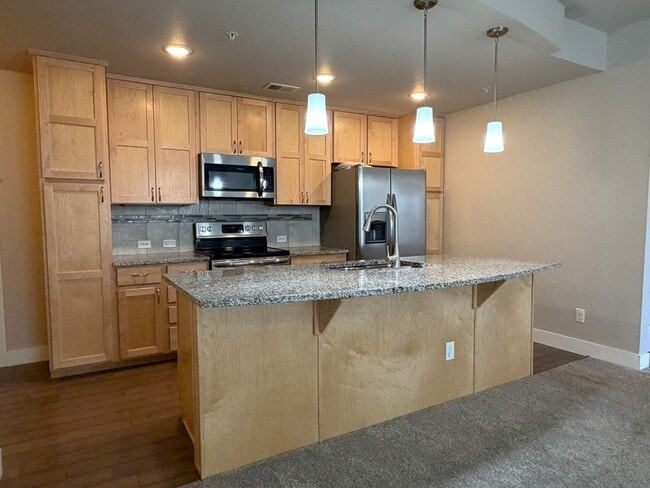 Building Photo - 4642 Hahns Peak Dr