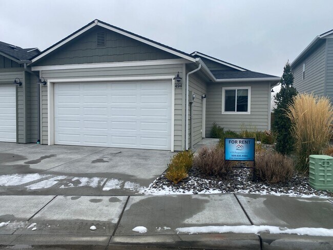 Primary Photo - Newer 3 Bedroom/ 2 Bath Home