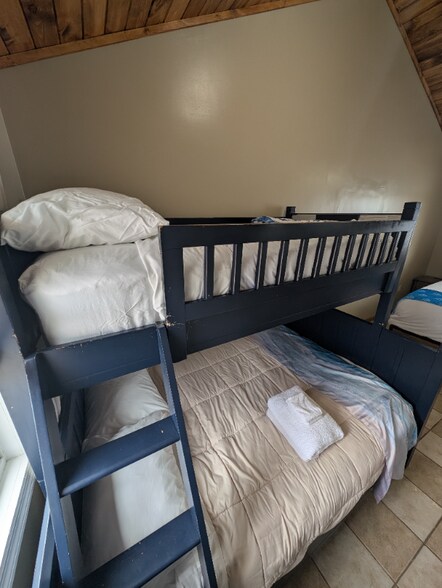 Building Photo - 503 Wilmot Ave