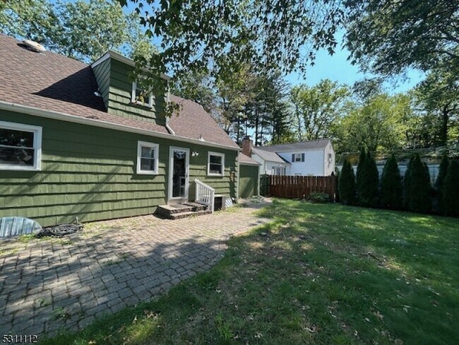 Building Photo - 934 Leland Ave