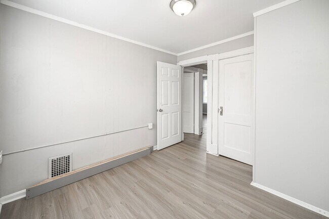 Building Photo - 2317 Stratford Ave