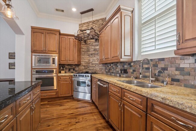 Building Photo - 2128 Harold St