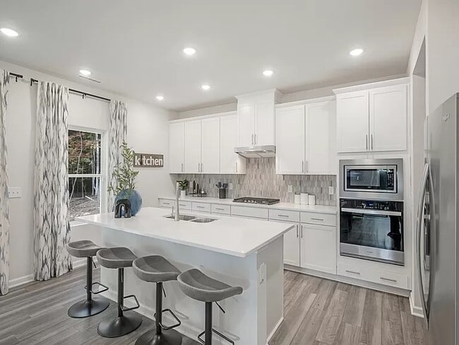 Building Photo - 1032 Umstead Grove Way