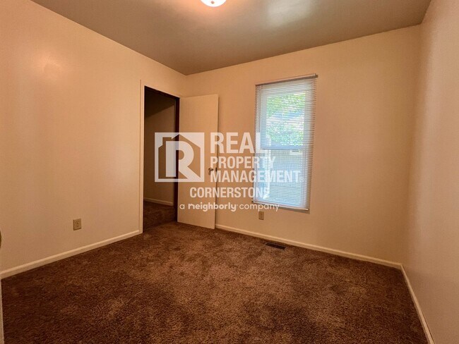 Building Photo - Charming 2-Bedroom Home with Spacious Yard