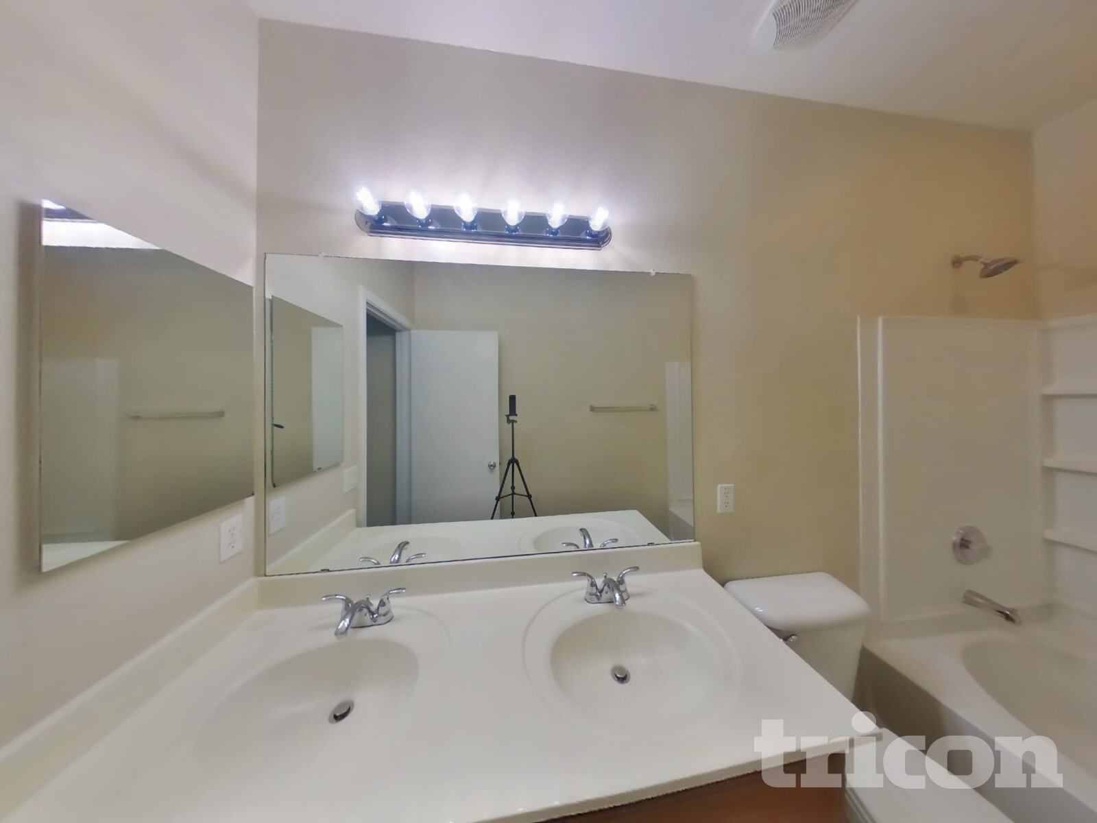 Building Photo - 7310 W St Charles Ave