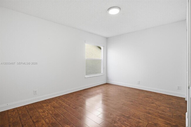 Building Photo - 10633 NW 32nd Ct