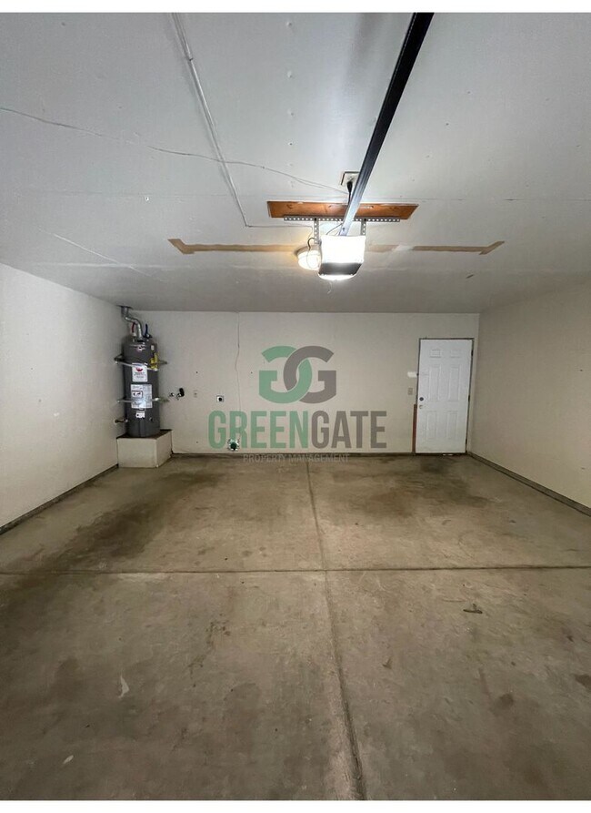 Building Photo - 177-179 Manzanita Lane