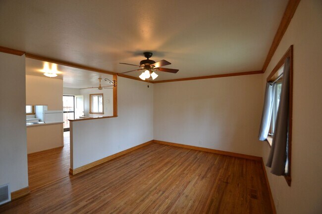 Building Photo - 613 Erie Rd