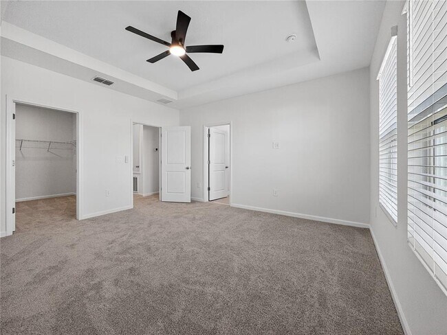 Building Photo - 2735 Skyline Lp