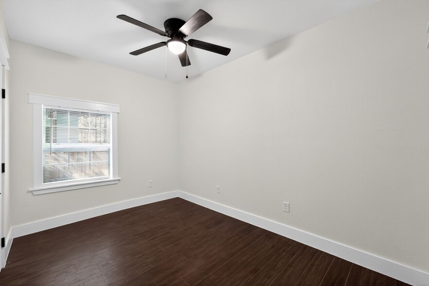 Building Photo - 427 Floyd Ave