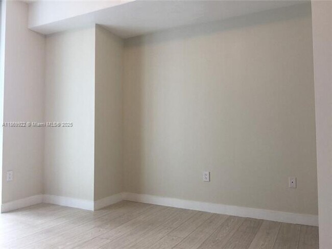 Building Photo - 79 SW 12th St unit 1406-S (A11869922)