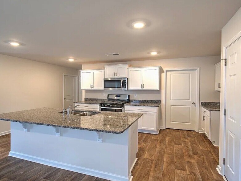 Building Photo - 2176 Elmridge Rd
