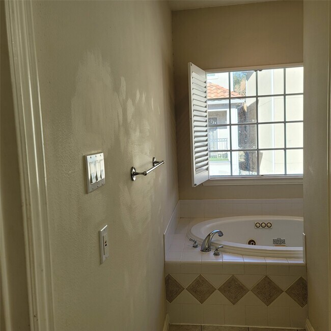 Building Photo - 7111 Harmony Cove