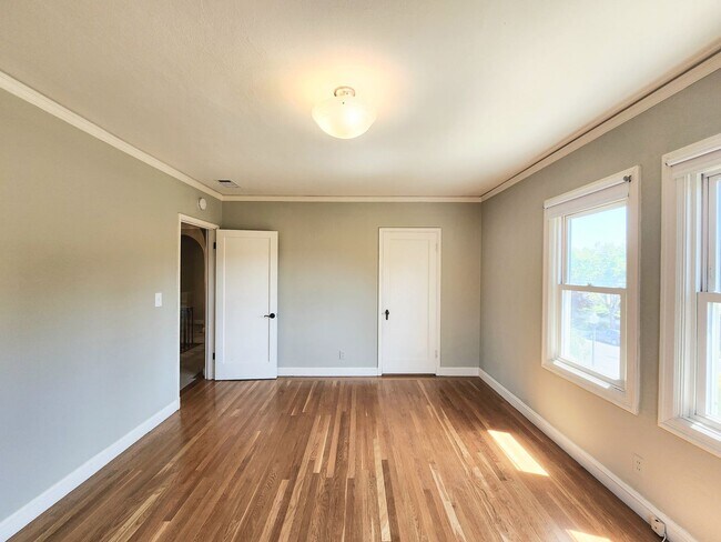 Building Photo - Elegant, spacious home in San Mateo