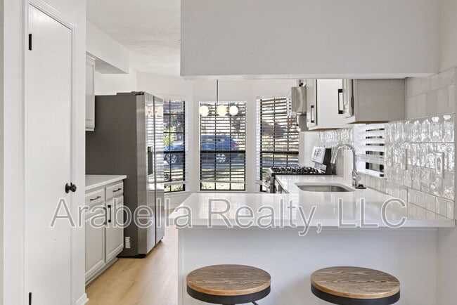 Building Photo - 8554 Timber Lodge