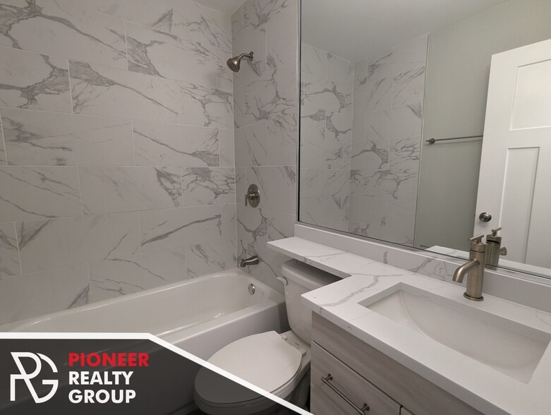 Building Photo - 503 W Barry Ave