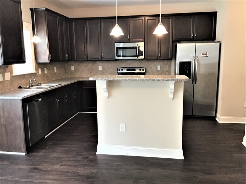 Building Photo - 617 Monterey Pine Dr