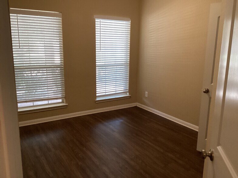 Building Photo - 26314 Longview Creek Dr