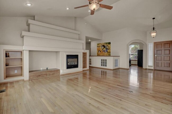 Building Photo - 5235 Bancroft Heights