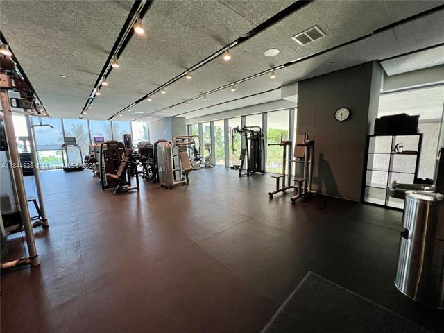 Building Photo - 460 NE 28th St