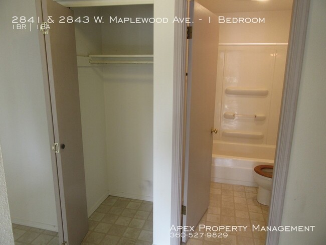 Building Photo - 2843-2843 W Maplewood Ave