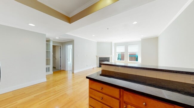 Building Photo - 2 bedroom 1 bathroom with Garage Parking