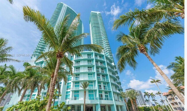 Building Photo - 1900 N Bayshore Dr