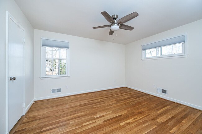 Building Photo - Spacious Chesterfield Home Move In Ready