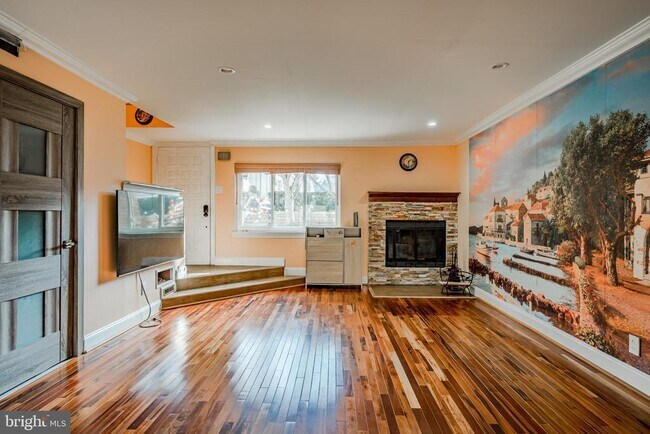 Building Photo - 227 Carriage Ct