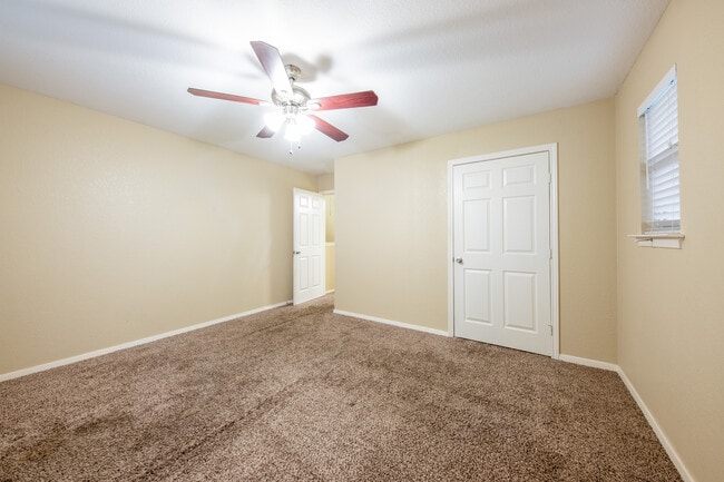 Building Photo - 2809 E 22nd St