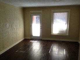 Building Photo - 3340 Gillham Rd