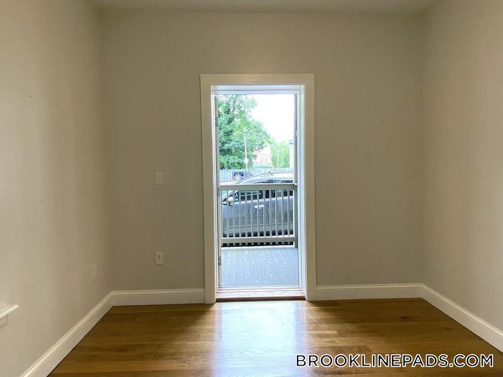 Building Photo - 52 Kent St