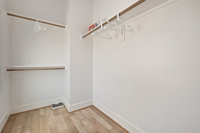 Building Photo - 5914 Val Verde St