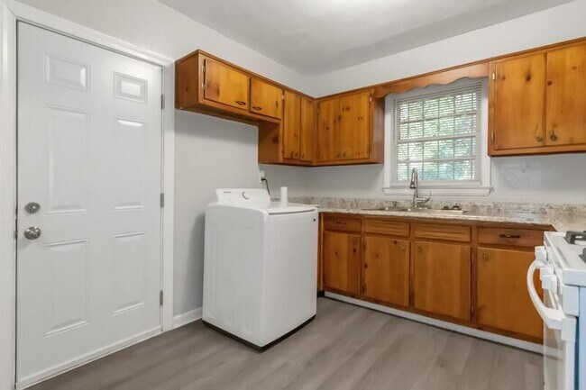 Building Photo - 409 Kildare Ave NW
