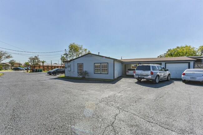 Building Photo - 1266 Dove St