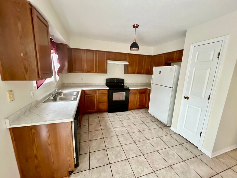 Building Photo - 506 Beals St