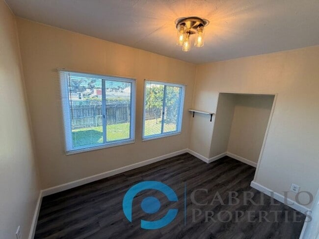 Building Photo - 2412 Chicago St