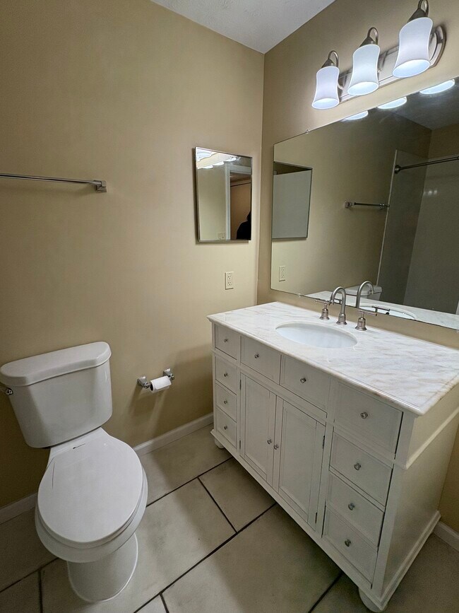 Building Photo - 1440 Slade Ave