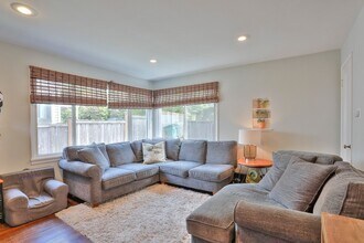 Building Photo - Beautiful 3 Bedroom home in desirable Ball...