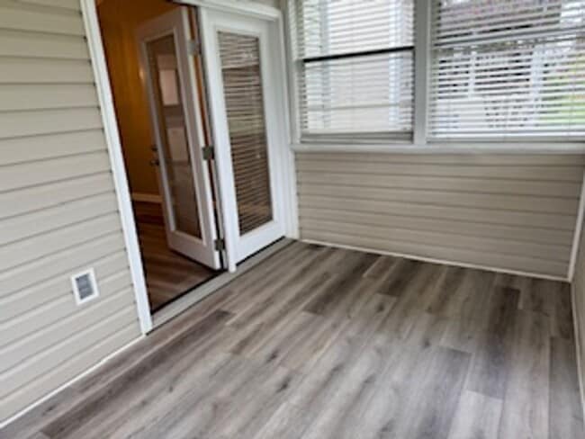 Building Photo - Knoxville 37934 - 2 bedroom, 2 bath condo - Contact Susan Niedergeses (865) 300-4722