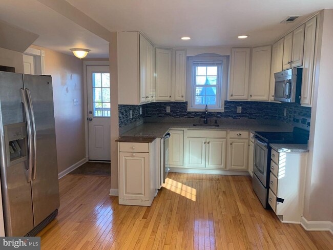 Building Photo - 781 Powhatan Beach Rd