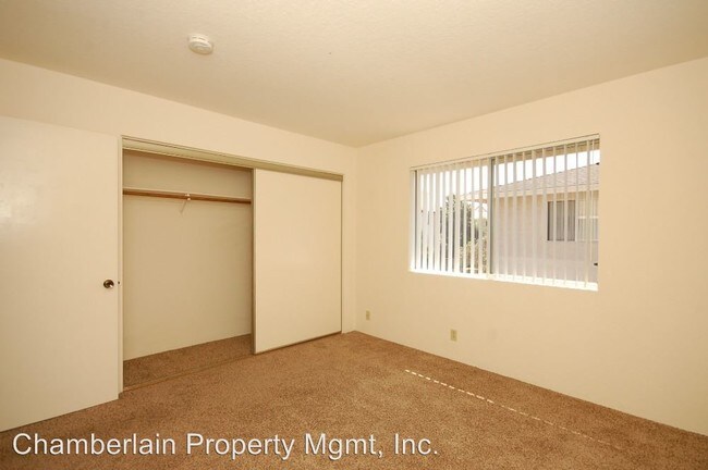 Building Photo - 237-239 Tamarack Ave