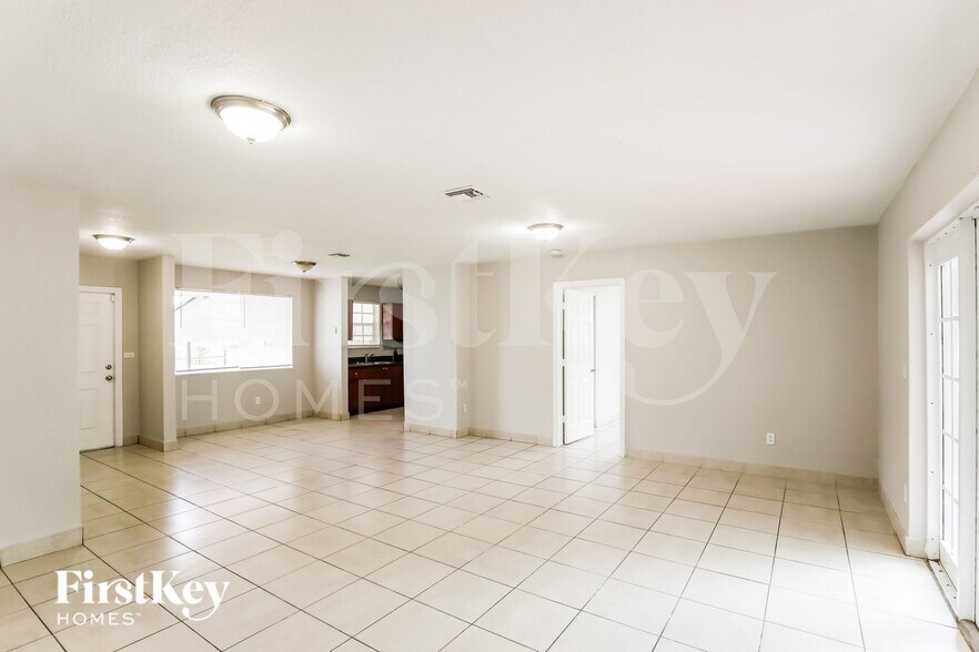 Building Photo - 4115 NW 185th St